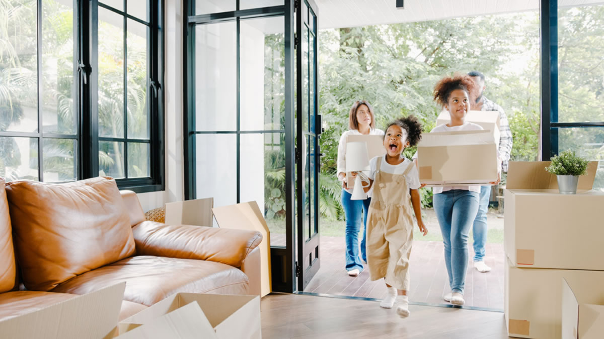 famille emménageant – illustration assurance emprunteur Macif